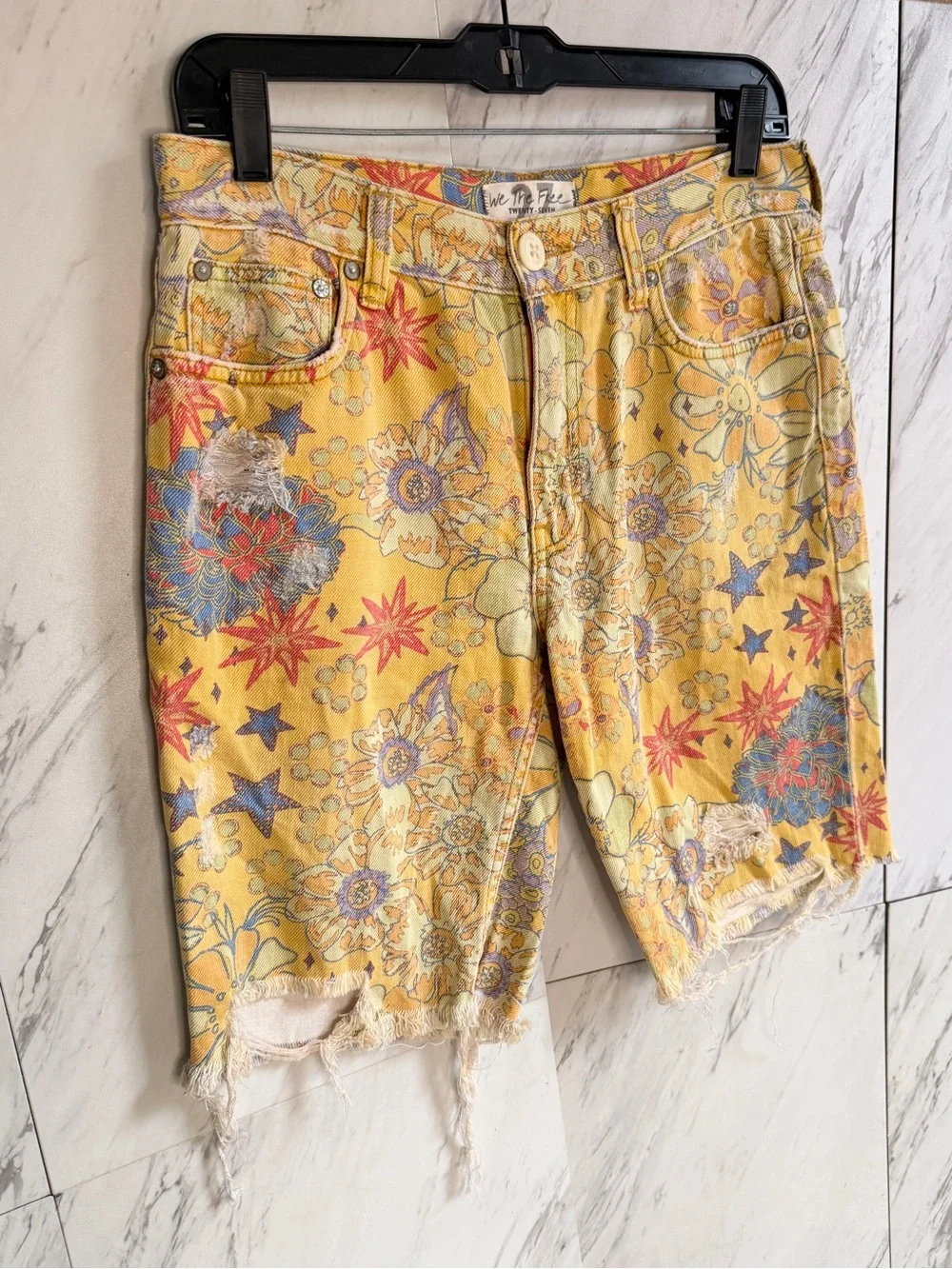 Free People We The Free Alani Printed Cutoff Yellow Floral Bermuda Shorts SZ 27 - Picture 4 of 9